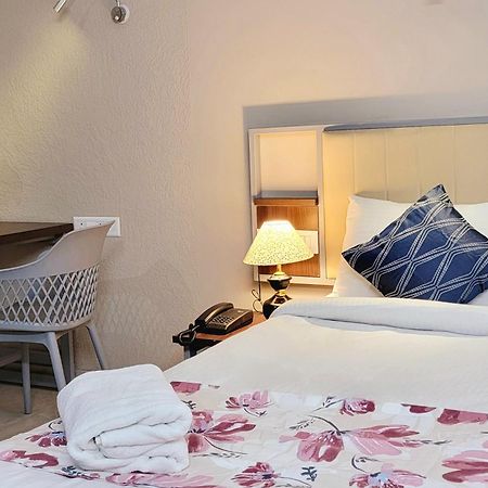 Hotel Vamsor Heights 1047 Gurgaon Esterno foto