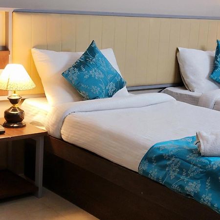 Hotel Vamsor Heights 1047 Gurgaon Esterno foto