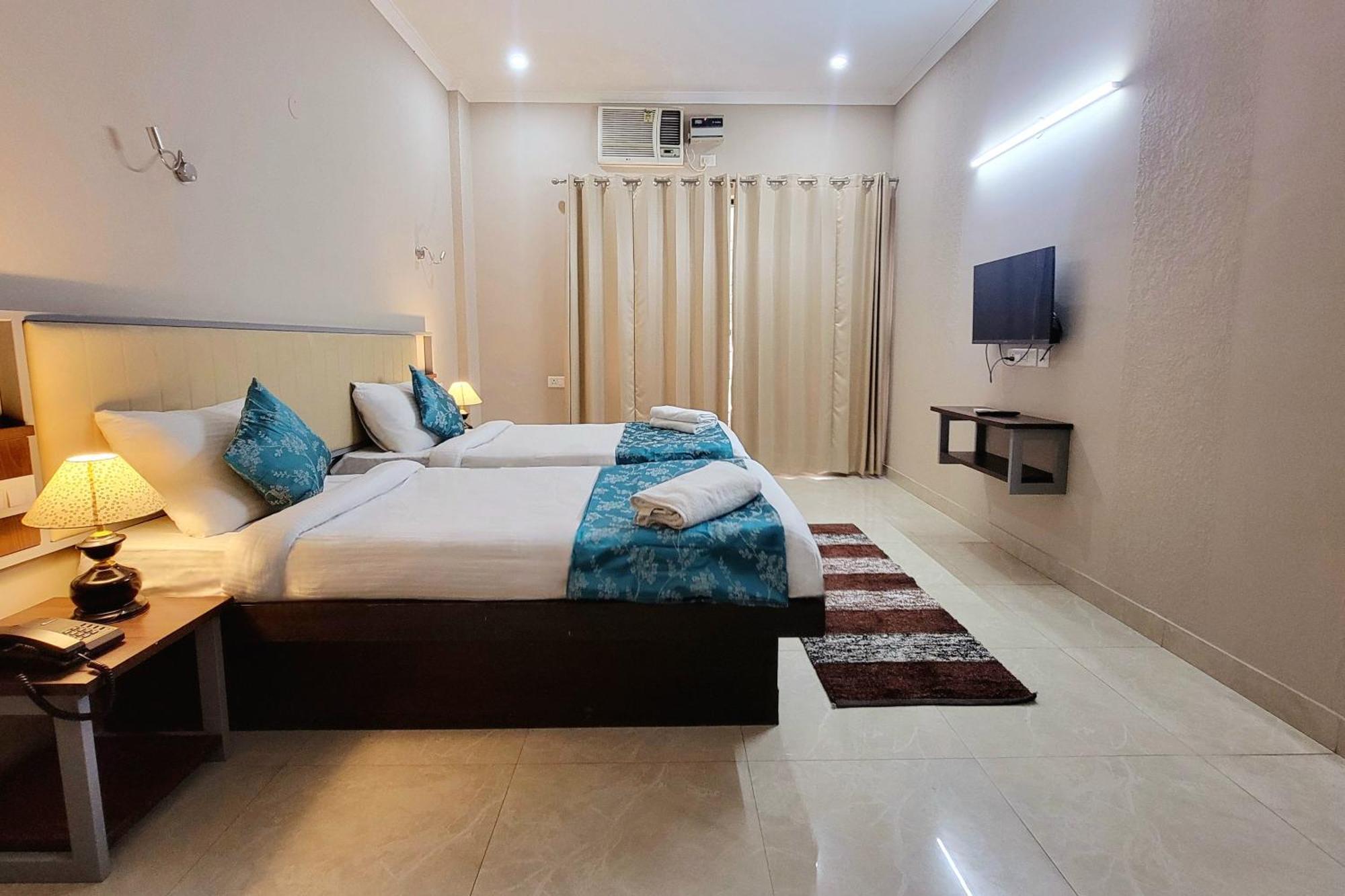 Hotel Vamsor Heights 1047 Gurgaon Esterno foto