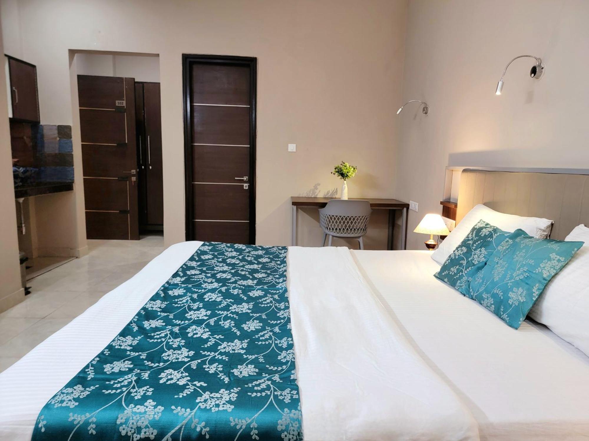 Hotel Vamsor Heights 1047 Gurgaon Esterno foto