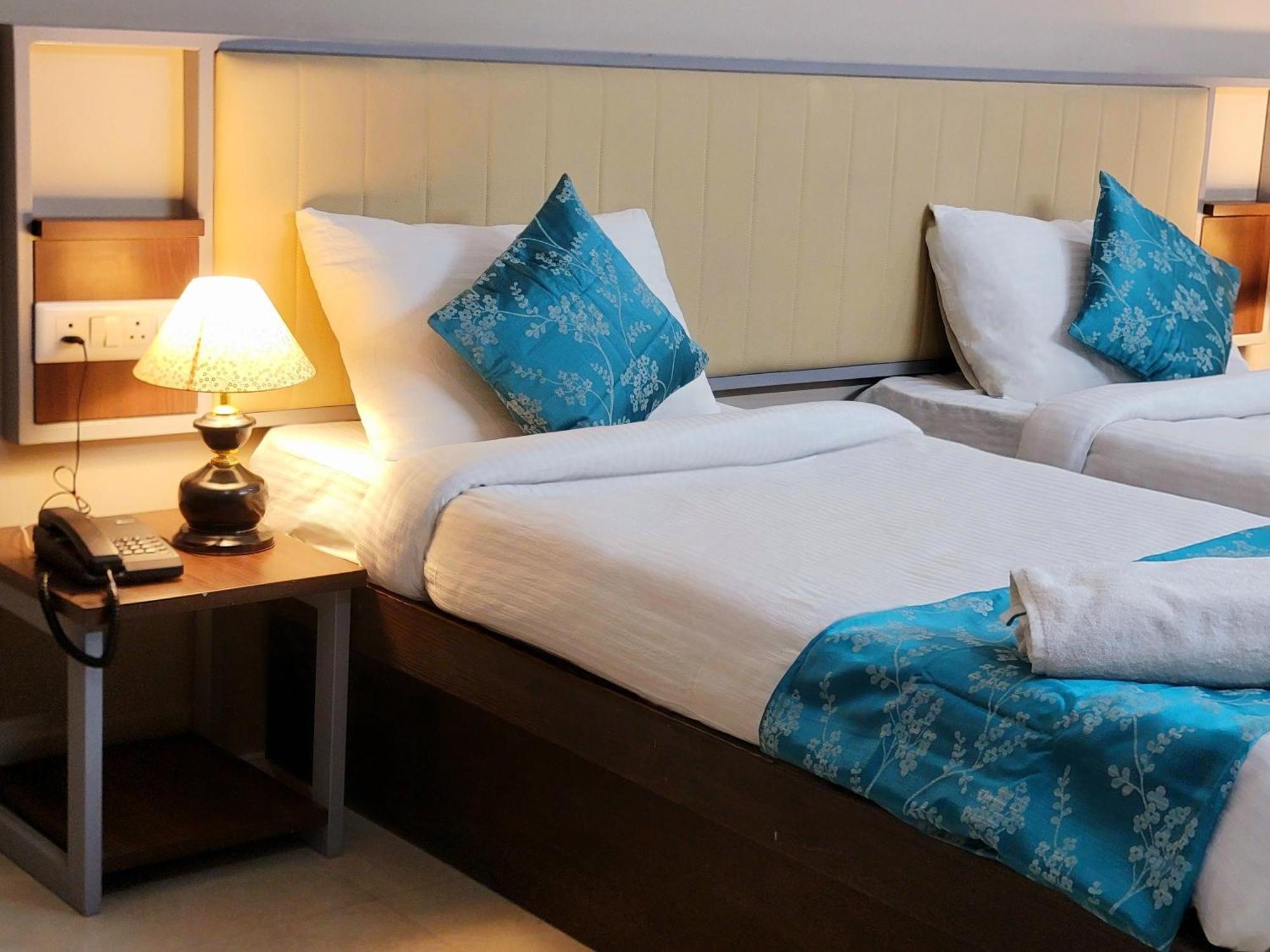 Hotel Vamsor Heights 1047 Gurgaon Esterno foto