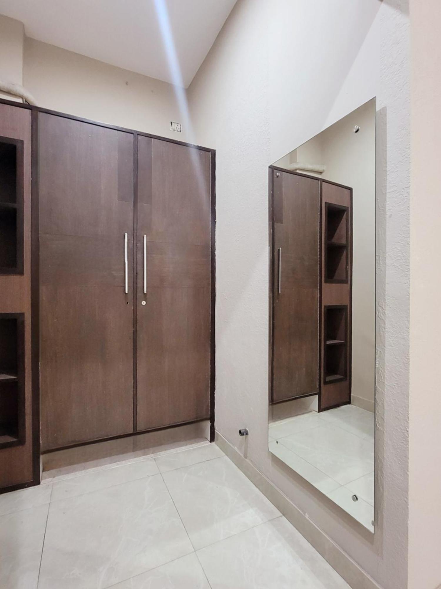 Hotel Vamsor Heights 1047 Gurgaon Esterno foto